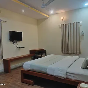 Royal Icon Hotel